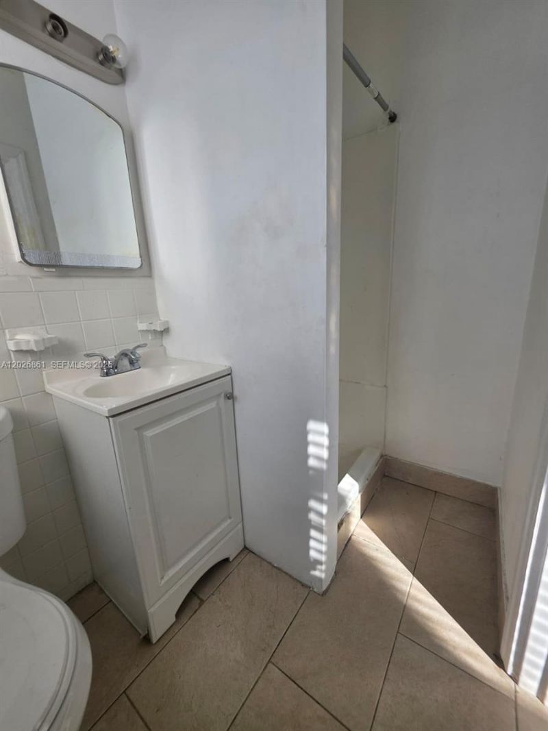 7155 Rue Notre Dame, Unit 6, Miami Beach, FL 33141 Photo