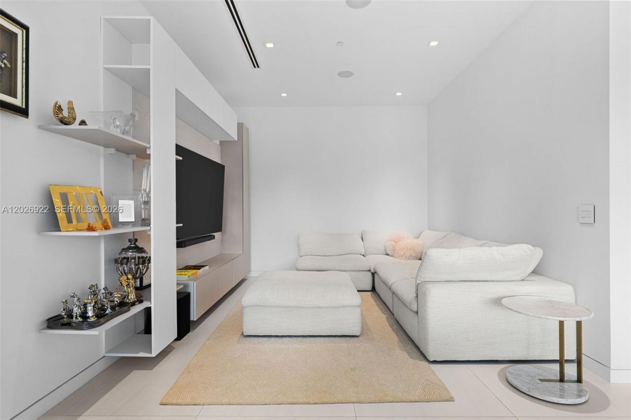 16500 Collins Ave , Unit TH-8, Sunny Isles Beach, FL 33160 Photo