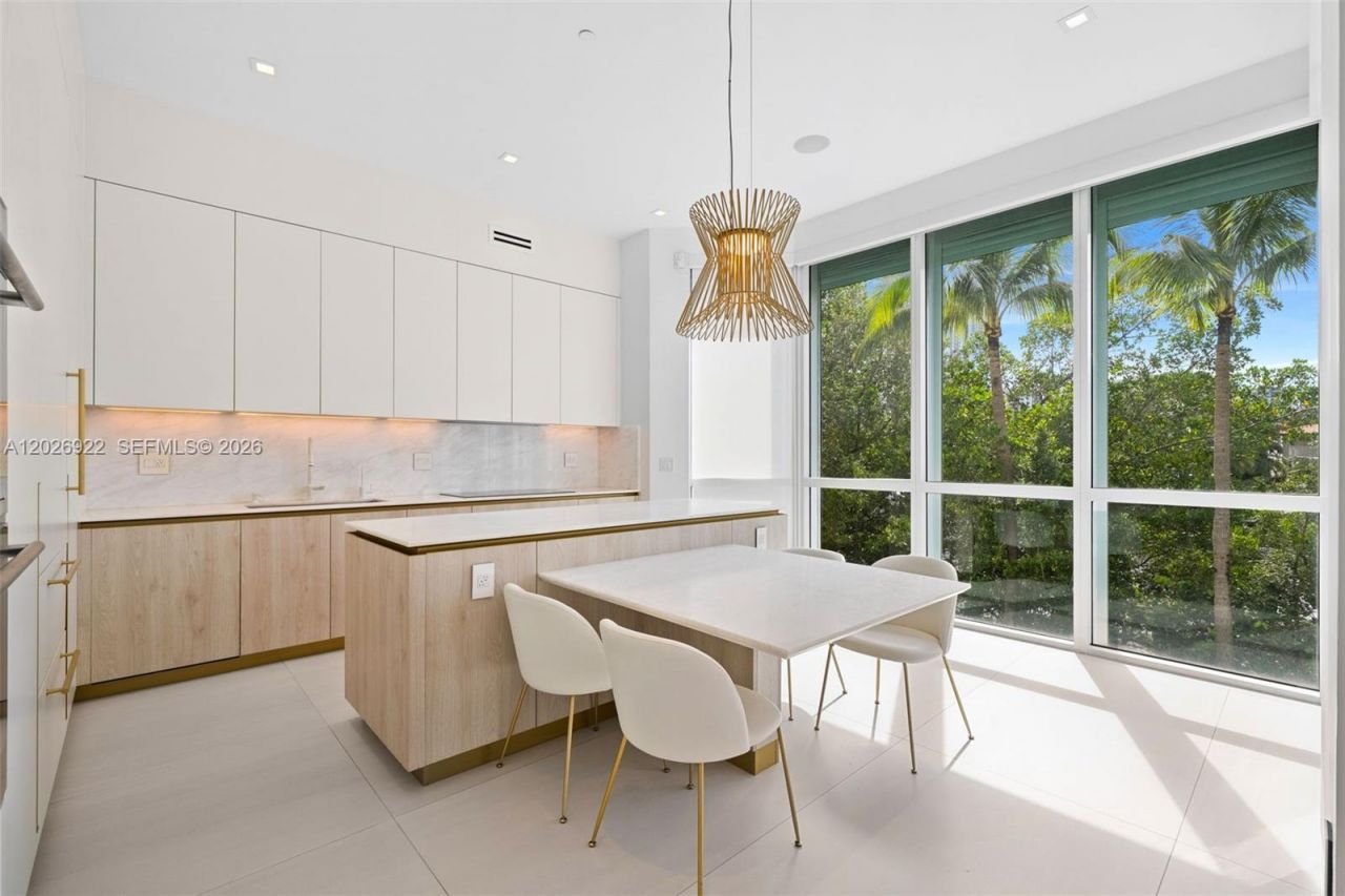 16500 Collins Ave , Unit TH-8, Sunny Isles Beach, FL 33160 Photo