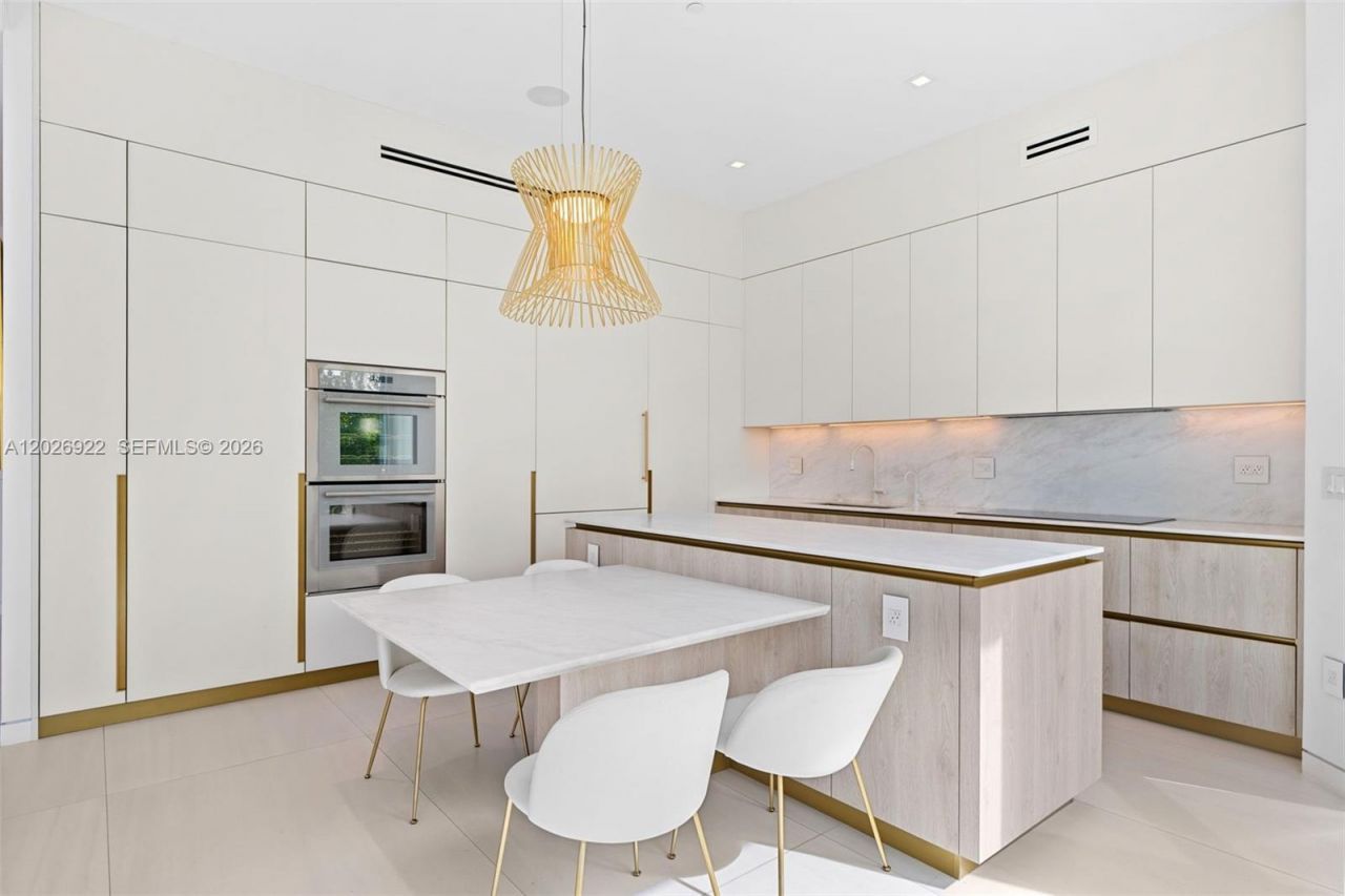 16500 Collins Ave , Unit TH-8, Sunny Isles Beach, FL 33160 Photo