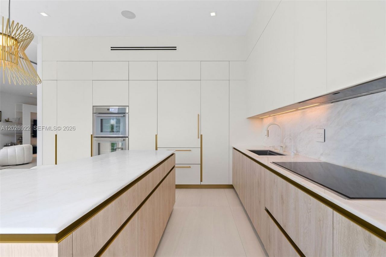 16500 Collins Ave , Unit TH-8, Sunny Isles Beach, FL 33160 Photo
