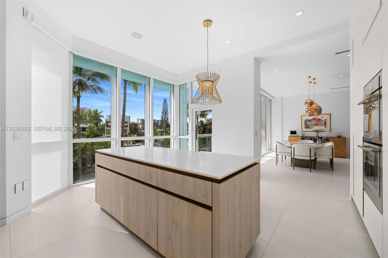 16500 Collins Ave , Unit TH-8, Sunny Isles Beach, FL 33160 Photo