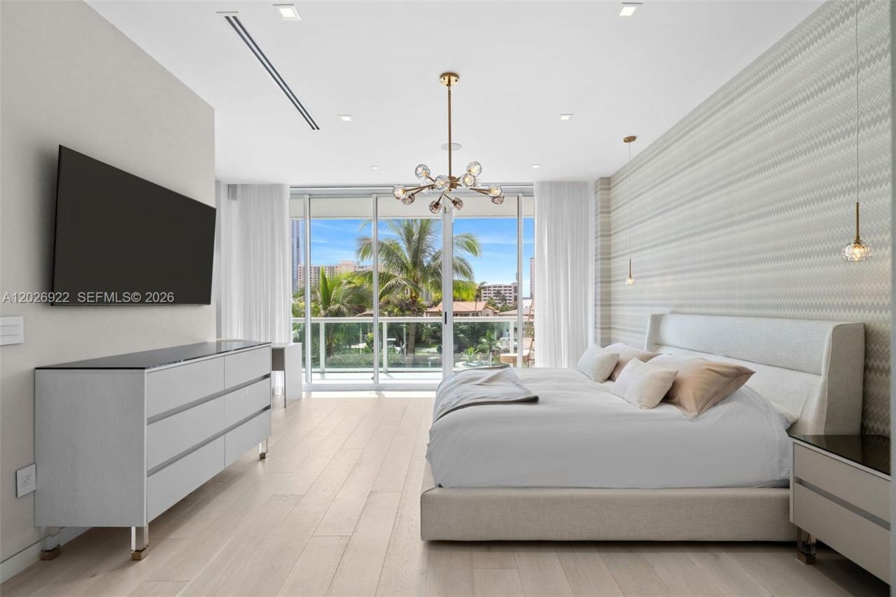 16500 Collins Ave , Unit TH-8, Sunny Isles Beach, FL 33160 Photo