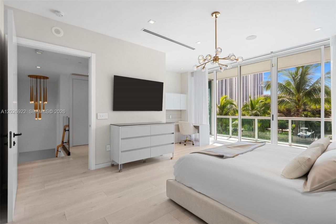 16500 Collins Ave , Unit TH-8, Sunny Isles Beach, FL 33160 Photo