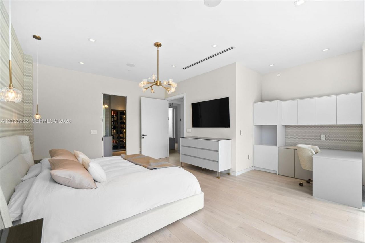 16500 Collins Ave , Unit TH-8, Sunny Isles Beach, FL 33160 Photo