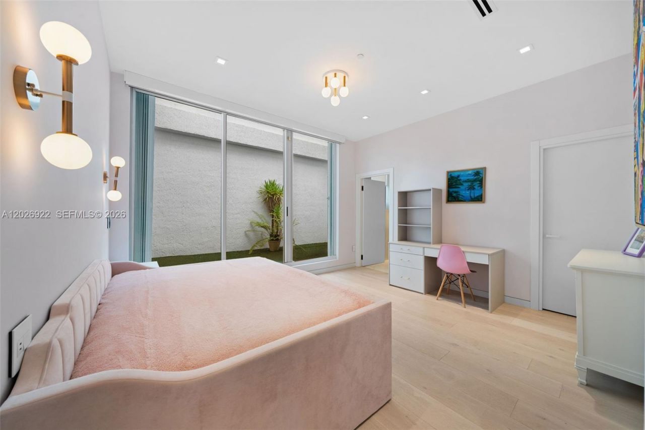 16500 Collins Ave , Unit TH-8, Sunny Isles Beach, FL 33160 Photo