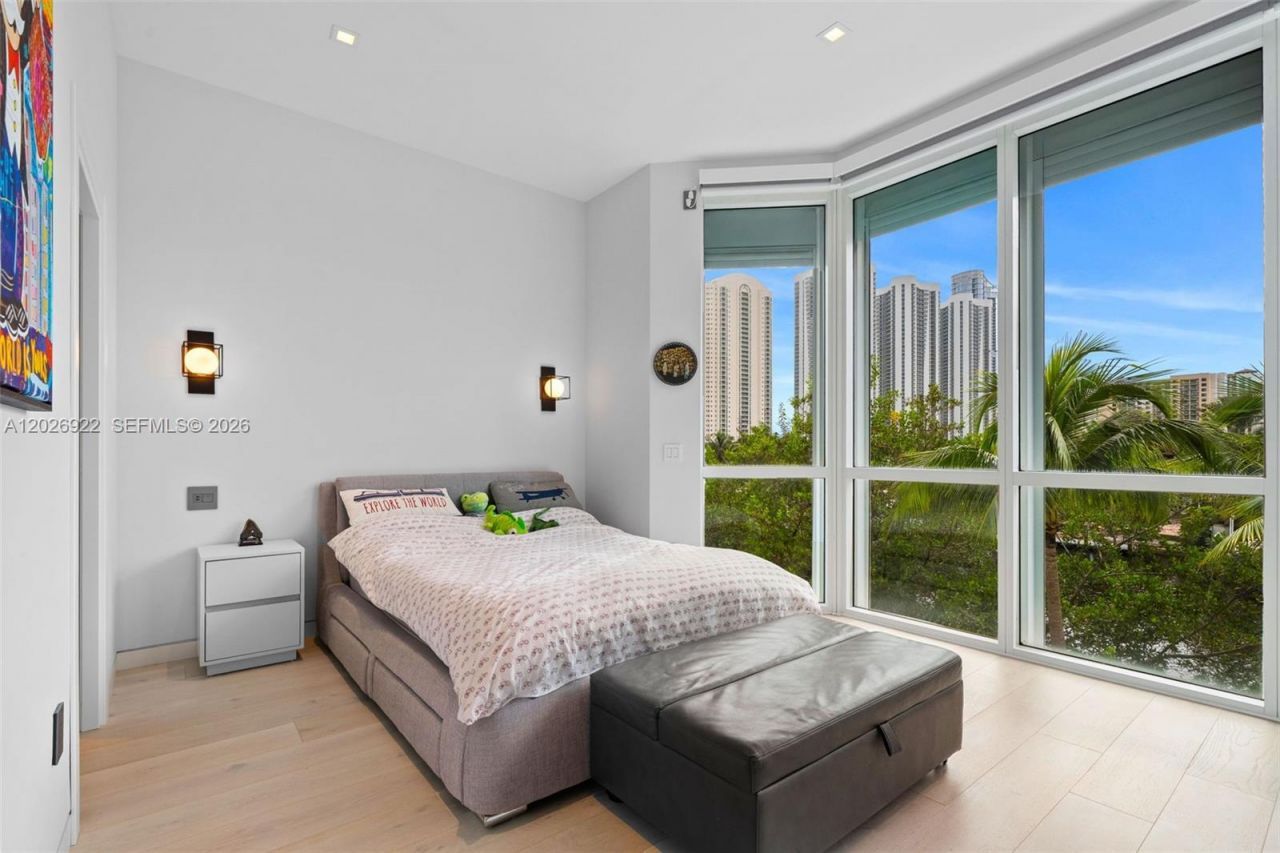 16500 Collins Ave , Unit TH-8, Sunny Isles Beach, FL 33160 Photo