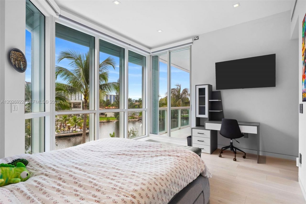 16500 Collins Ave , Unit TH-8, Sunny Isles Beach, FL 33160 Photo