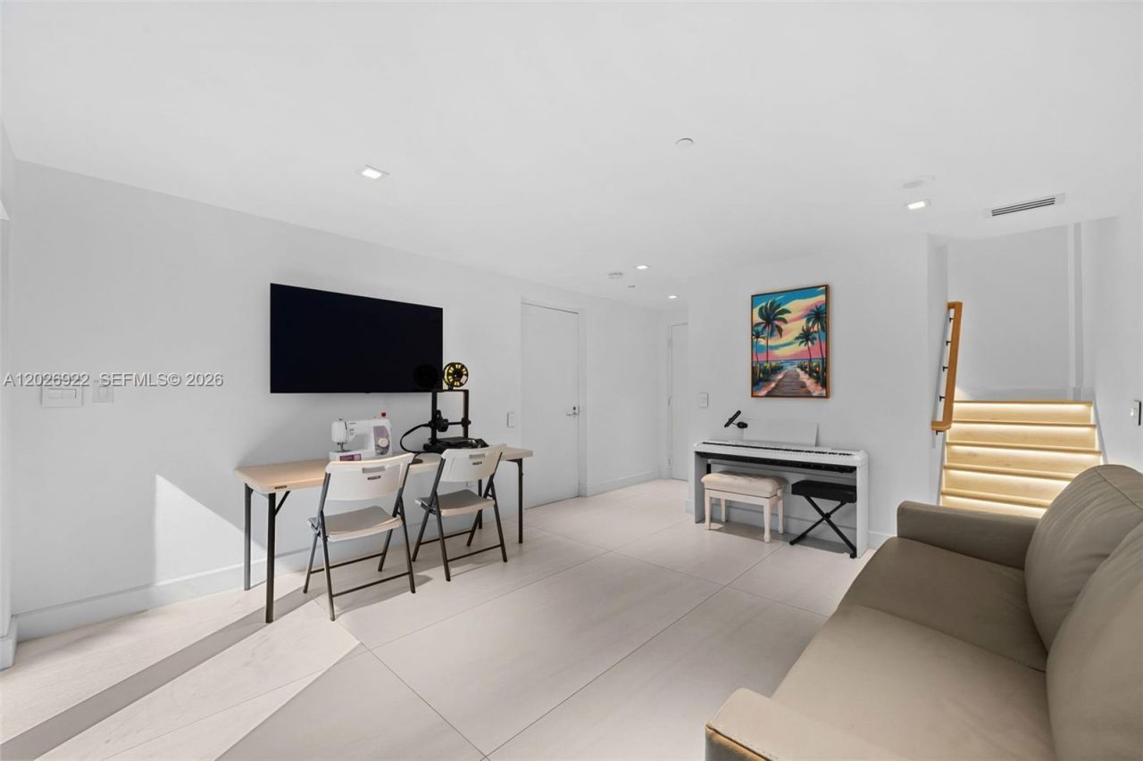 16500 Collins Ave , Unit TH-8, Sunny Isles Beach, FL 33160 Photo