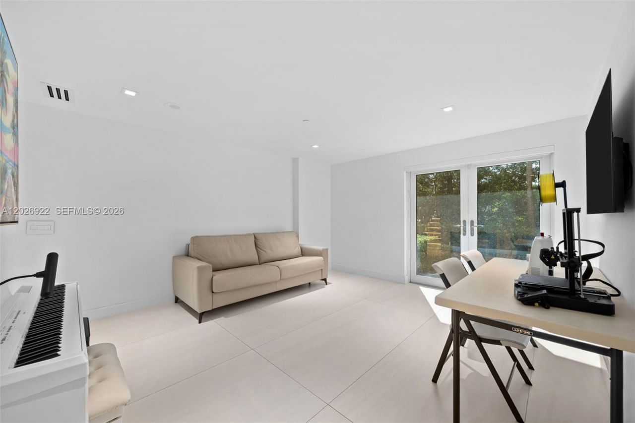 16500 Collins Ave , Unit TH-8, Sunny Isles Beach, FL 33160 Photo