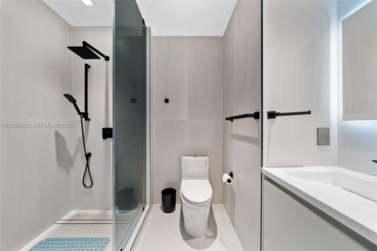 16500 Collins Ave , Unit TH-8, Sunny Isles Beach, FL 33160 Photo