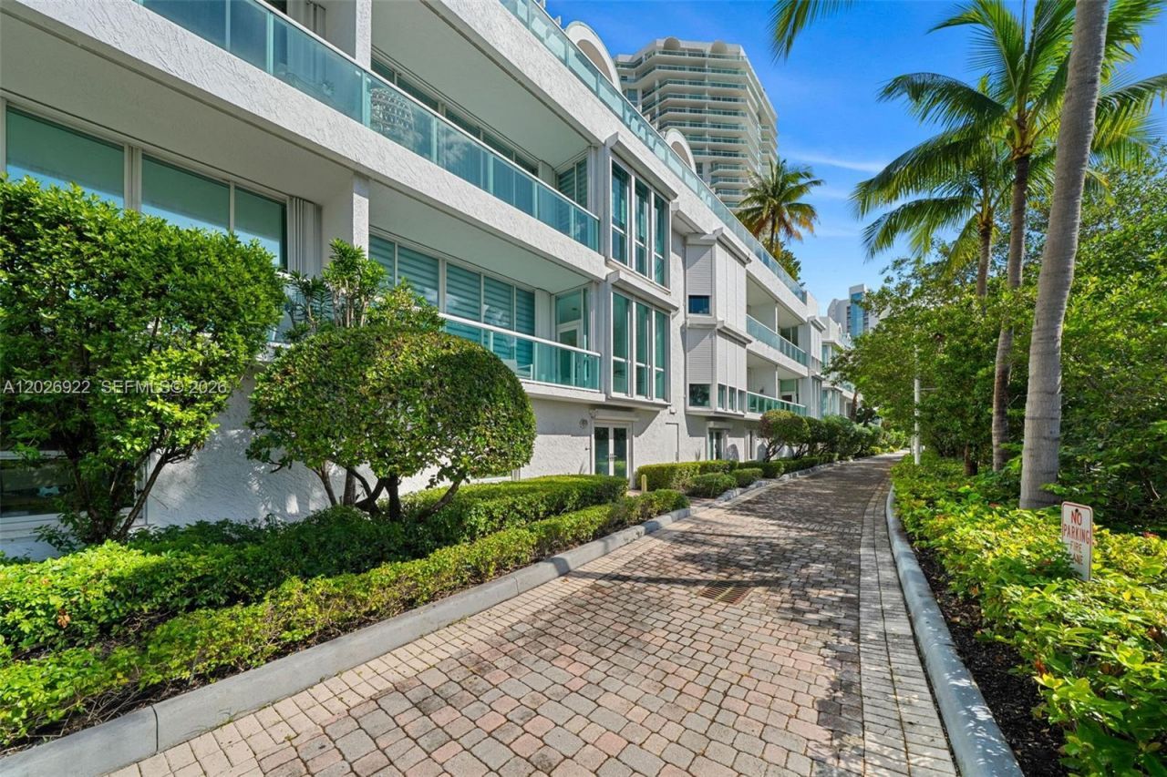 16500 Collins Ave , Unit TH-8, Sunny Isles Beach, FL 33160 Photo