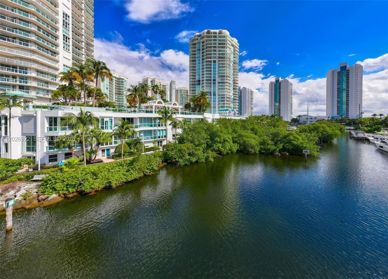 16500 Collins Ave , Unit TH-8, Sunny Isles Beach, FL 33160 Photo