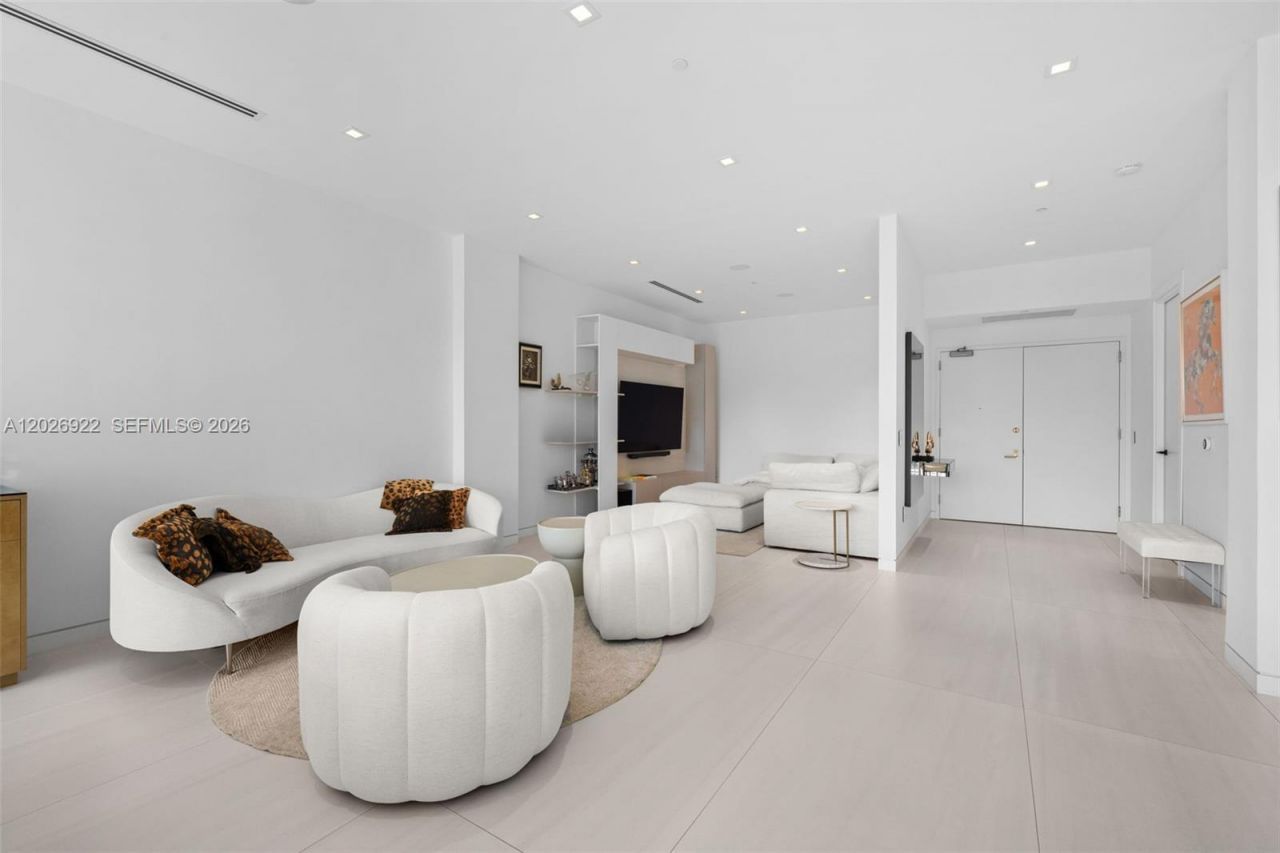 16500 Collins Ave , Unit TH-8, Sunny Isles Beach, FL 33160 Photo