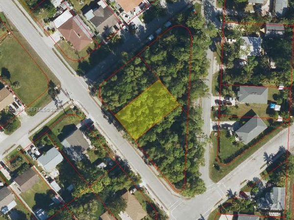 5474 Carolina Avenue , Naples, FL 34113