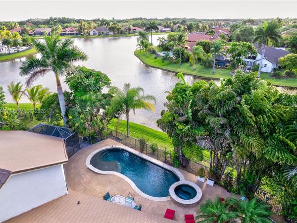 1087 Deerwood Ln, Weston, FL 33326