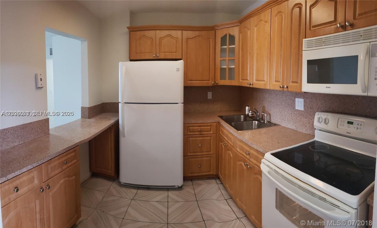 1325 W 68th St , Unit 214, Hialeah, FL 33014 Photo