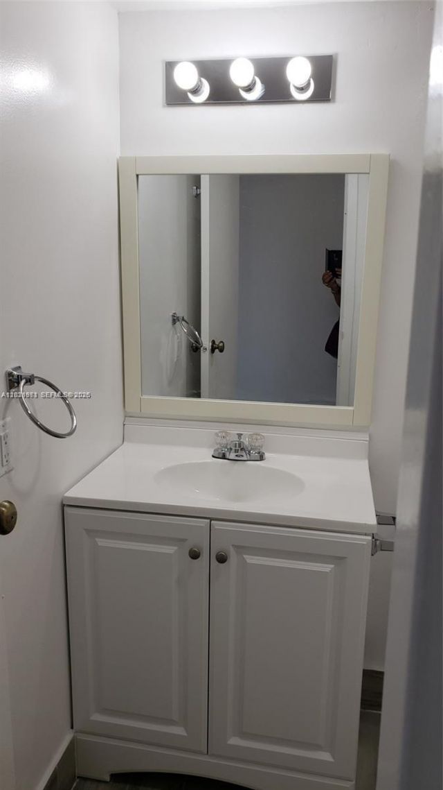 1325 W 68th St , Unit 214, Hialeah, FL 33014 Photo