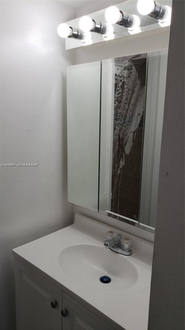 1325 W 68th St , Unit 214, Hialeah, FL 33014 Photo