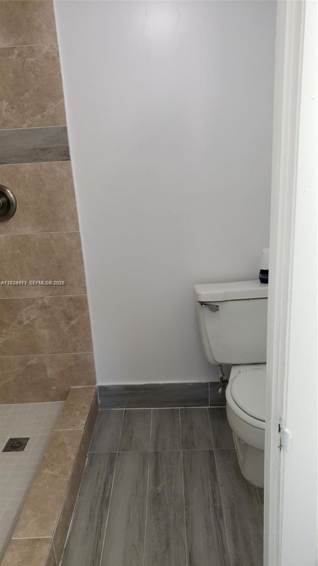 1325 W 68th St , Unit 214, Hialeah, FL 33014 Photo