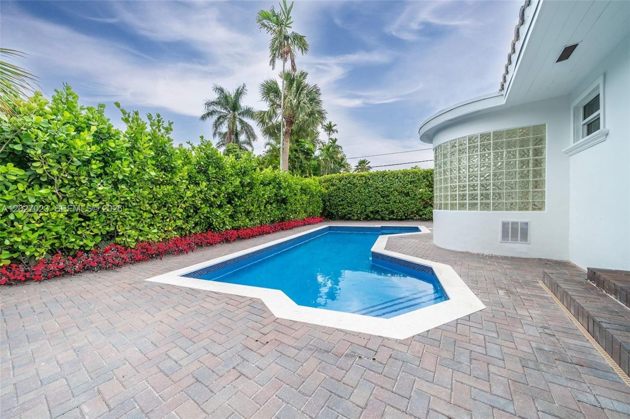 9835 W Broadview Dr, Bay Harbor Islands, FL 33154 Photo