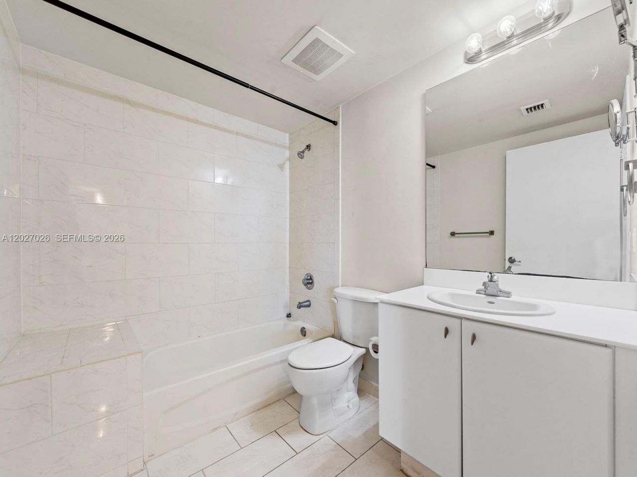 2740 SW 28th Ter, Unit 508, Miami, FL 33133 Photo