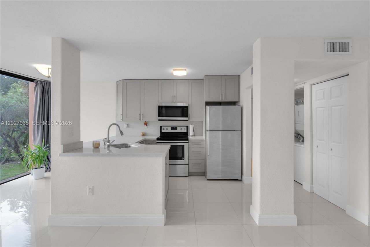 9440 W Flagler St , Unit 208, Miami, FL 33174 Photo
