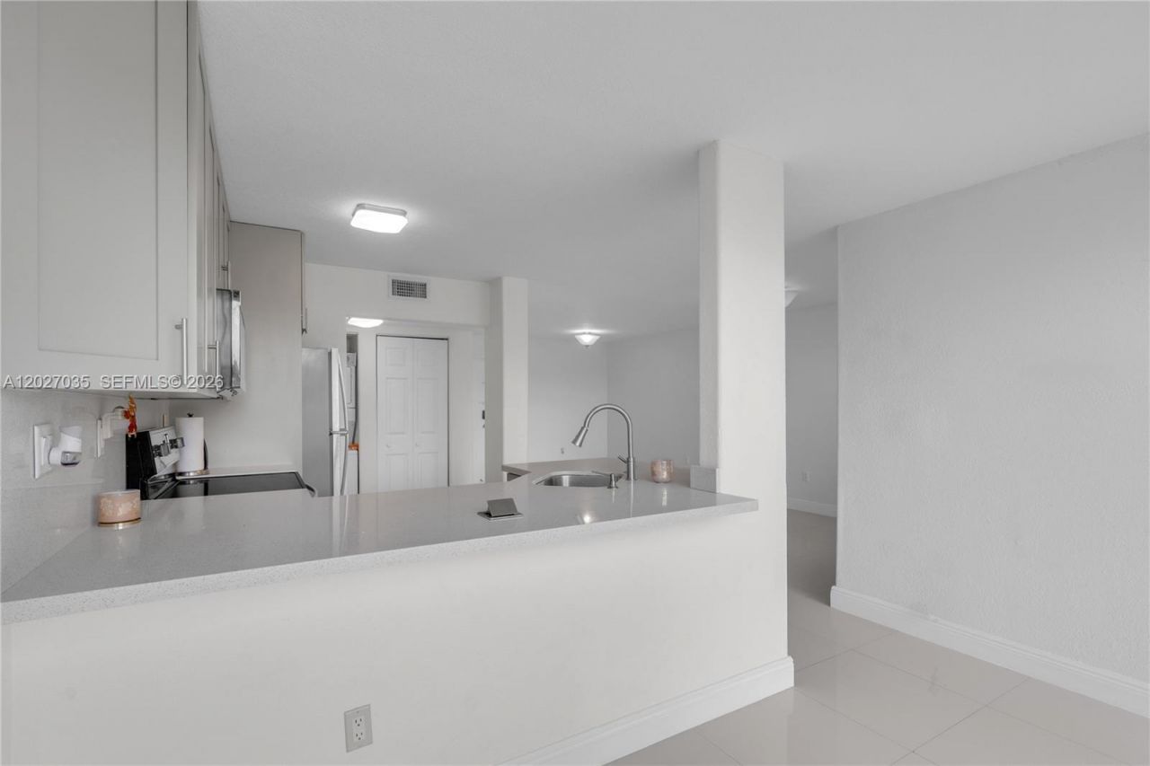 9440 W Flagler St , Unit 208, Miami, FL 33174 Photo