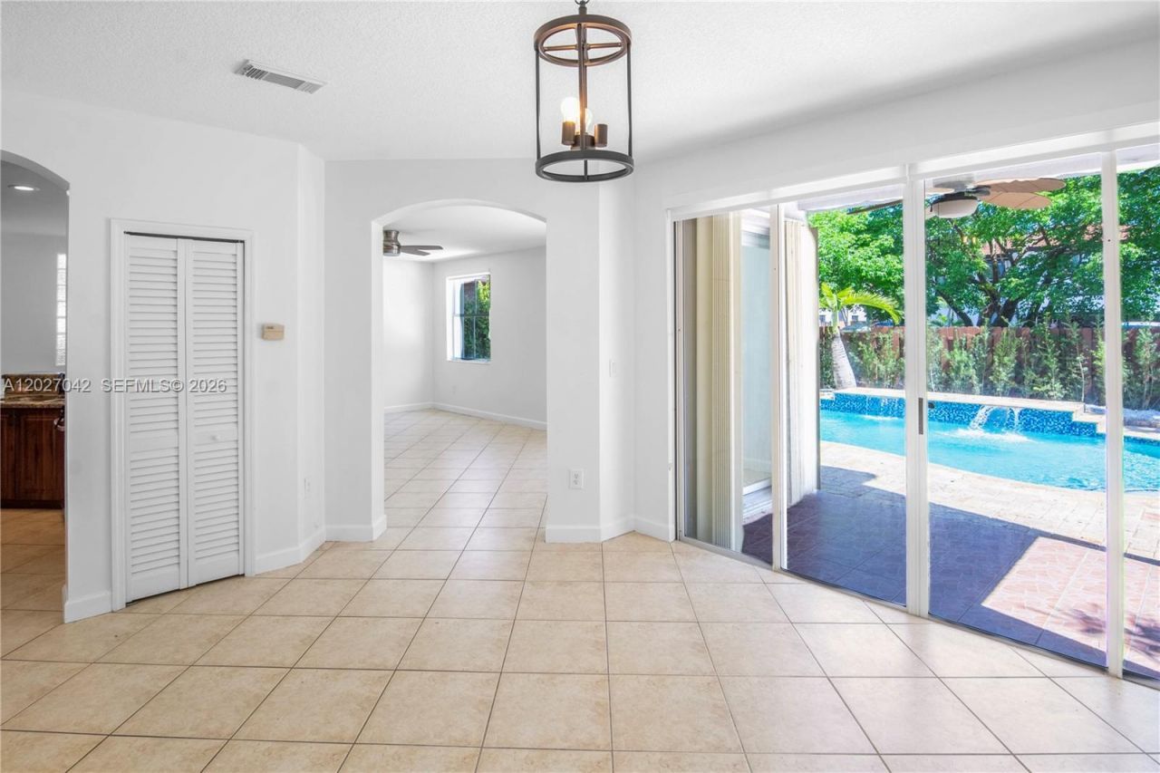 16001 SW 43rd Ter , Unit 16001, Miami, FL 33185 Photo
