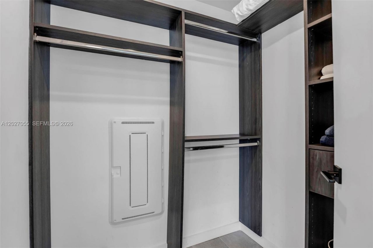 227 NE 2nd St , Unit 2611, Miami, FL 33132 Photo