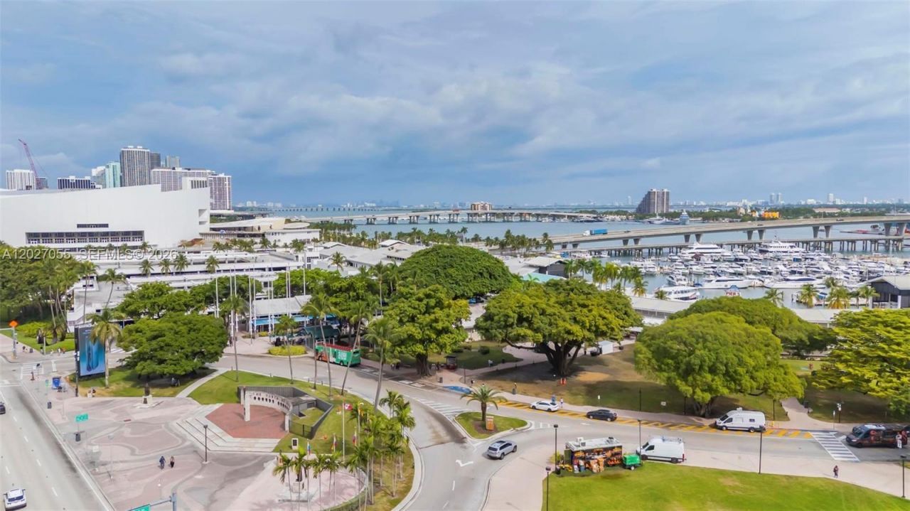 227 NE 2nd St , Unit 2611, Miami, FL 33132 Photo