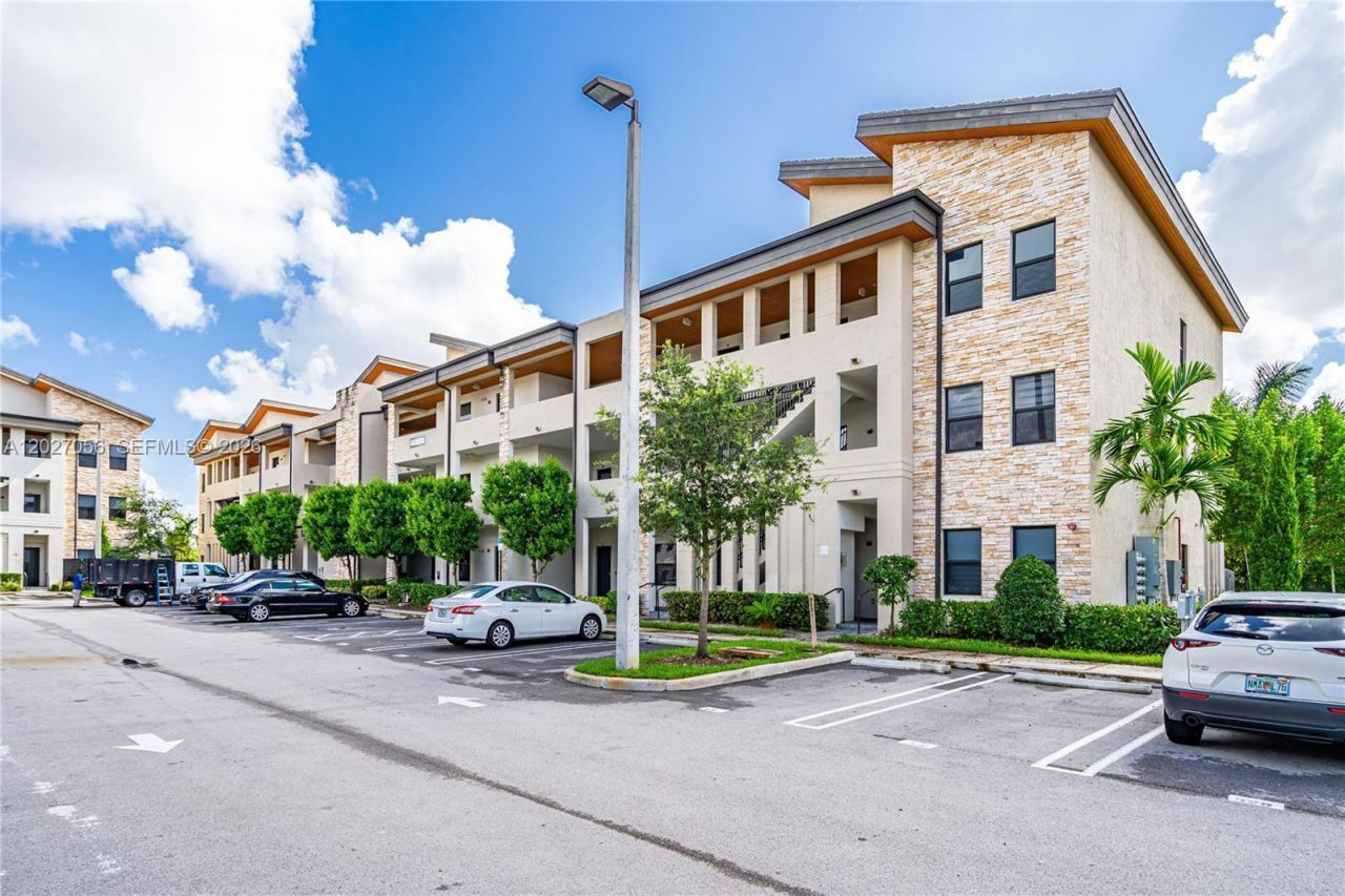 8175 NW 104th Ave , Unit 32, Doral, FL 33178 Photo