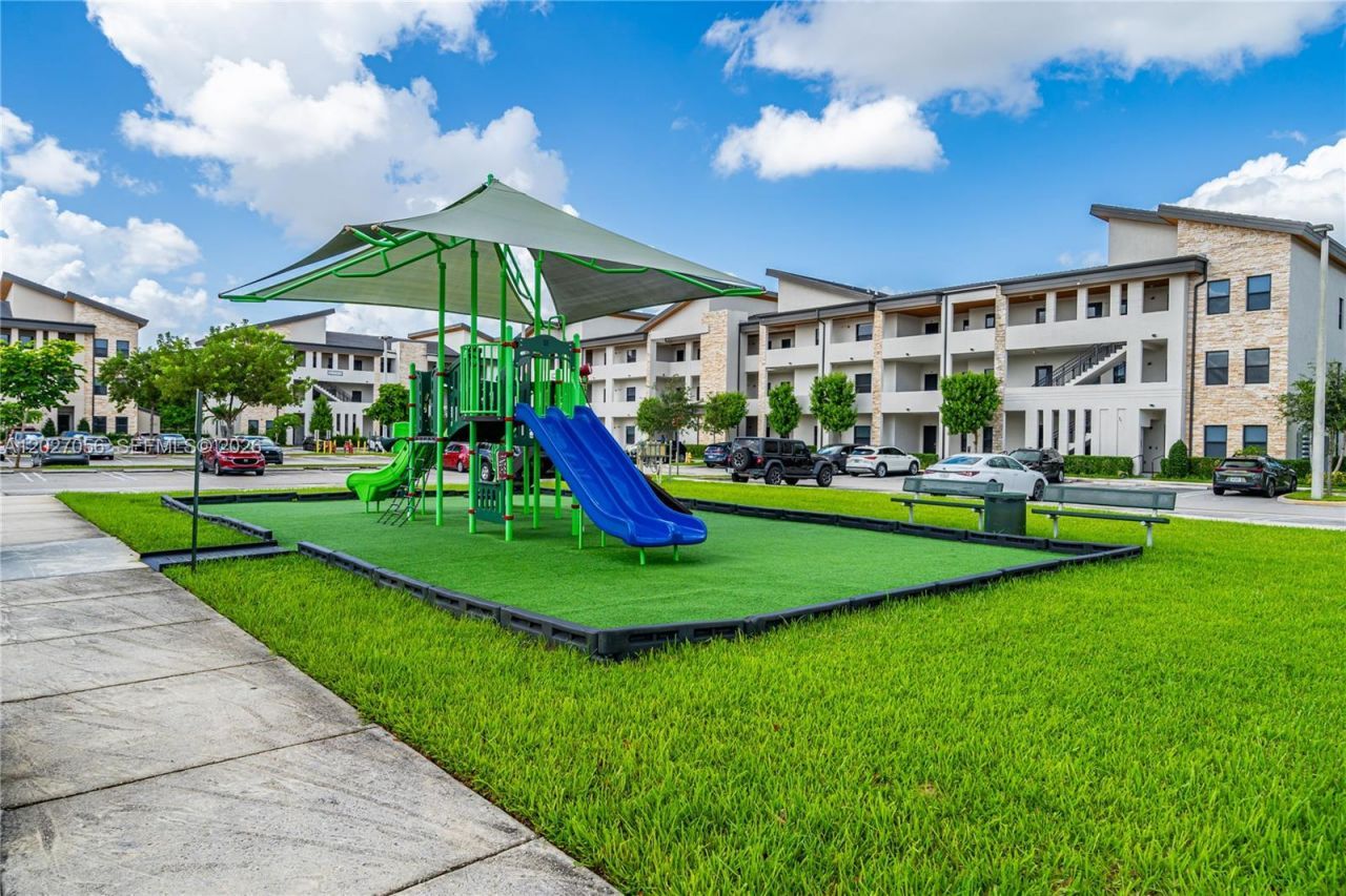 8175 NW 104th Ave , Unit 32, Doral, FL 33178 Photo