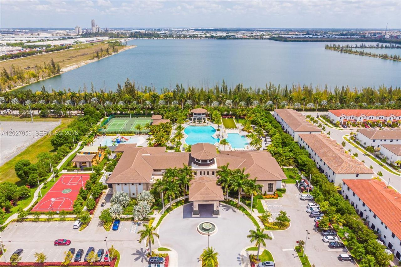 8175 NW 104th Ave , Unit 32, Doral, FL 33178 Photo