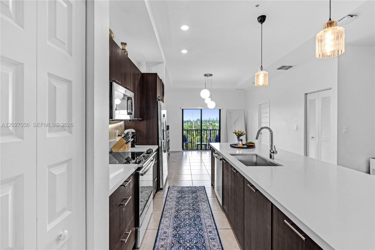 8175 NW 104th Ave , Unit 32, Doral, FL 33178 Photo