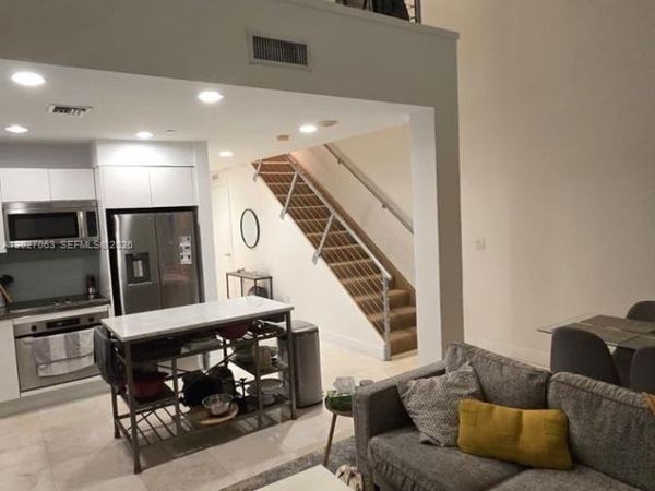 1050 Brickell Ave, Unit 816, Miami, FL 33131