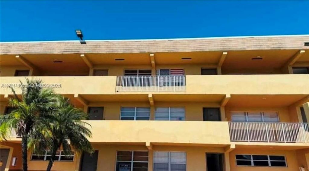 11195 SW 1st St , Unit 319, Sweetwater, FL 33174 Photo