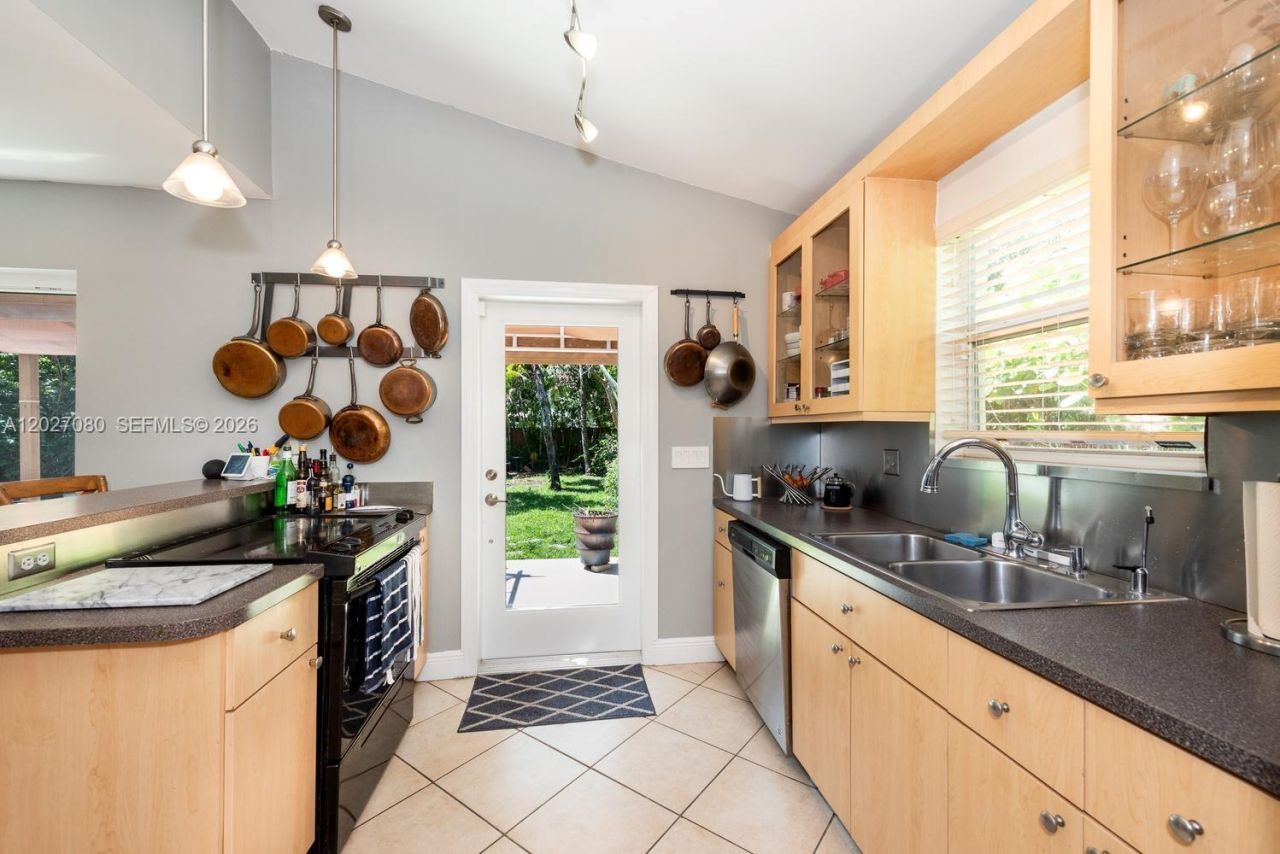 1870 SW 24th Ter , Miami, FL 33145 Photo