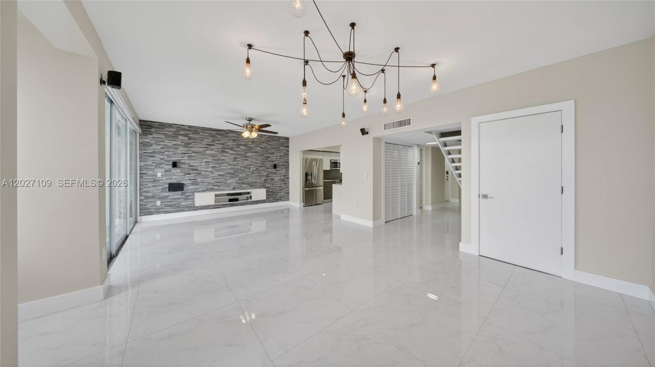 9179 Fontainebleau Blvd, Unit 9, Miami, FL 33172 Photo