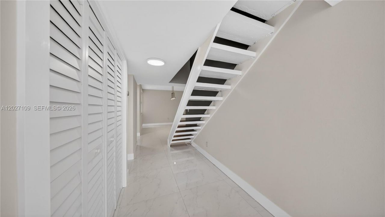 9179 Fontainebleau Blvd, Unit 9, Miami, FL 33172 Photo