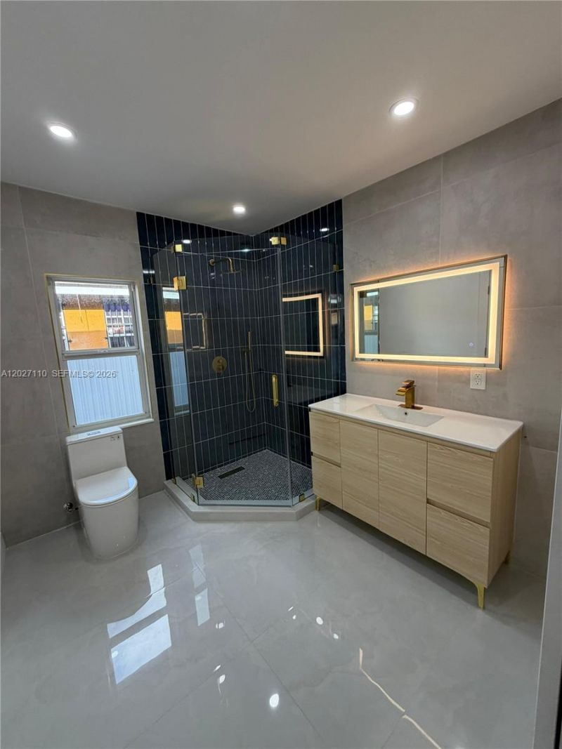 2426 NW 43rd St , Miami, FL 33142 Photo