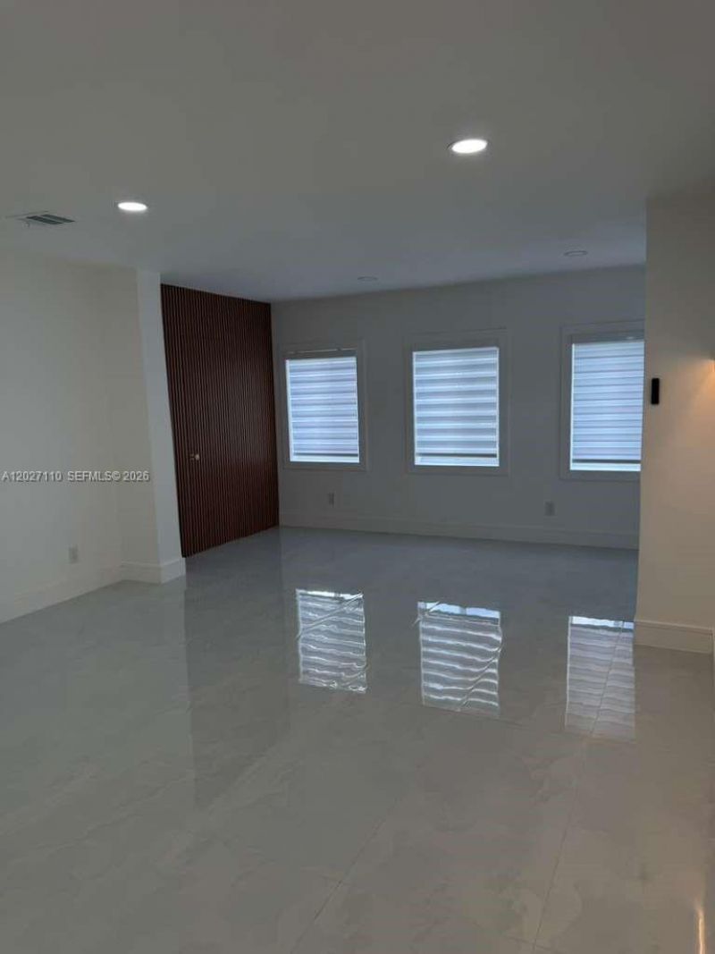 2426 NW 43rd St , Miami, FL 33142 Photo