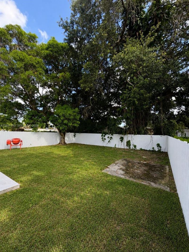 2426 NW 43rd St , Miami, FL 33142 Photo