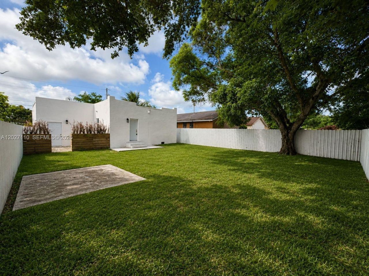 2426 NW 43rd St , Miami, FL 33142 Photo