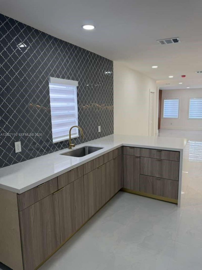 2426 NW 43rd St , Miami, FL 33142 Photo