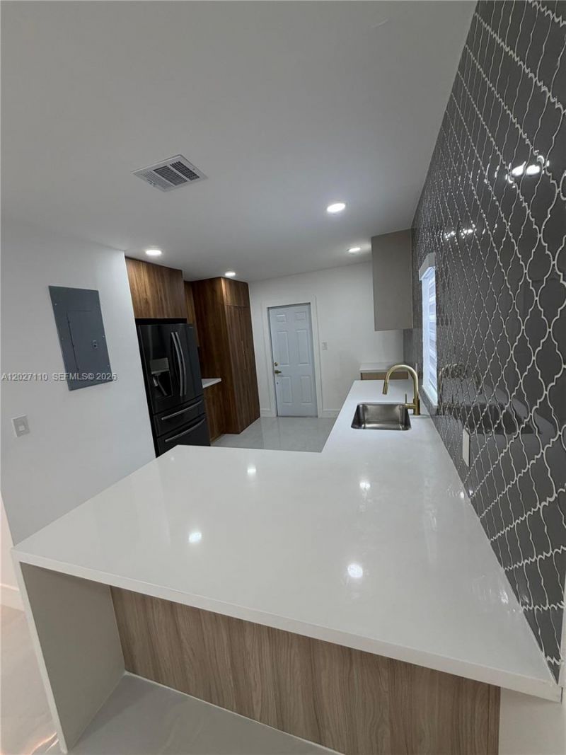 2426 NW 43rd St , Miami, FL 33142 Photo