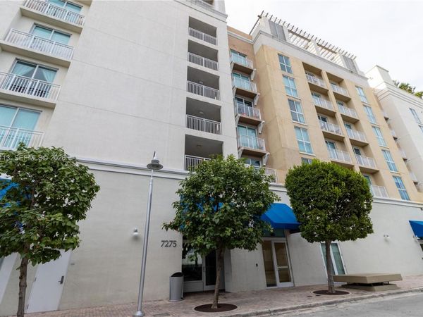 7275 SW 90th Way, Unit 213, Miami, FL 33156