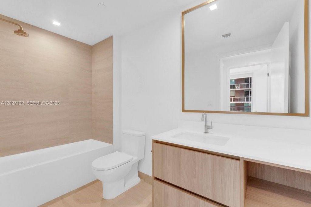 77 SE 5th , Unit 1711, Miami, FL 33131 Photo