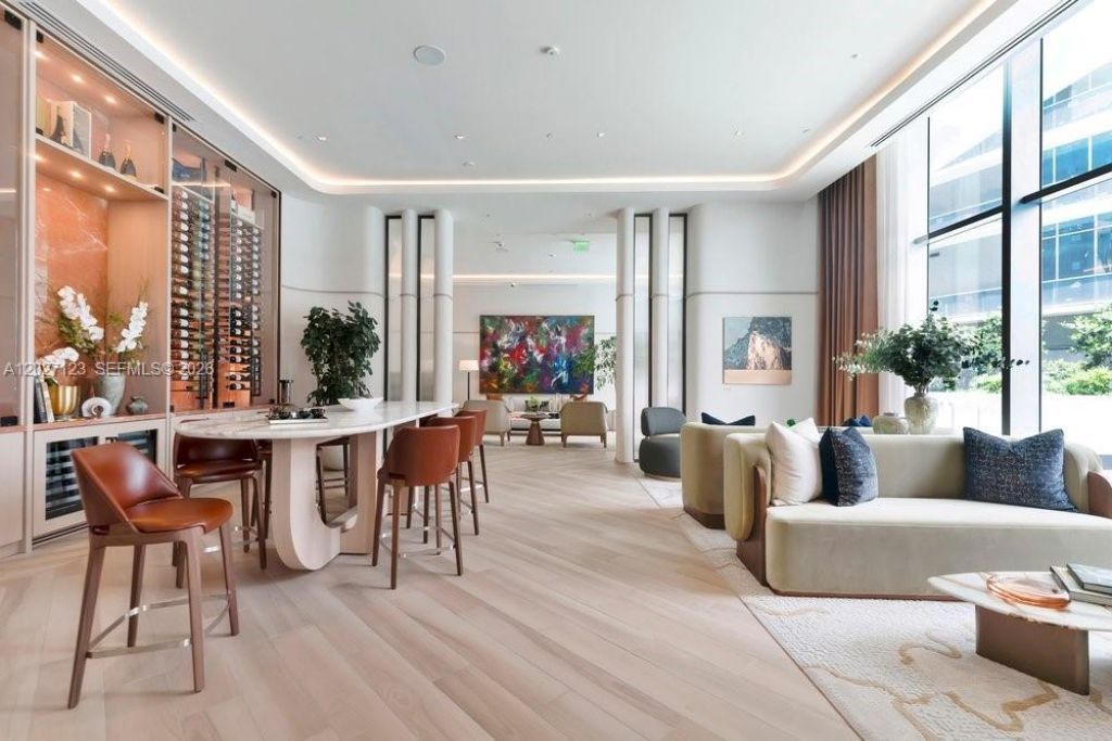77 SE 5th , Unit 1711, Miami, FL 33131 Photo