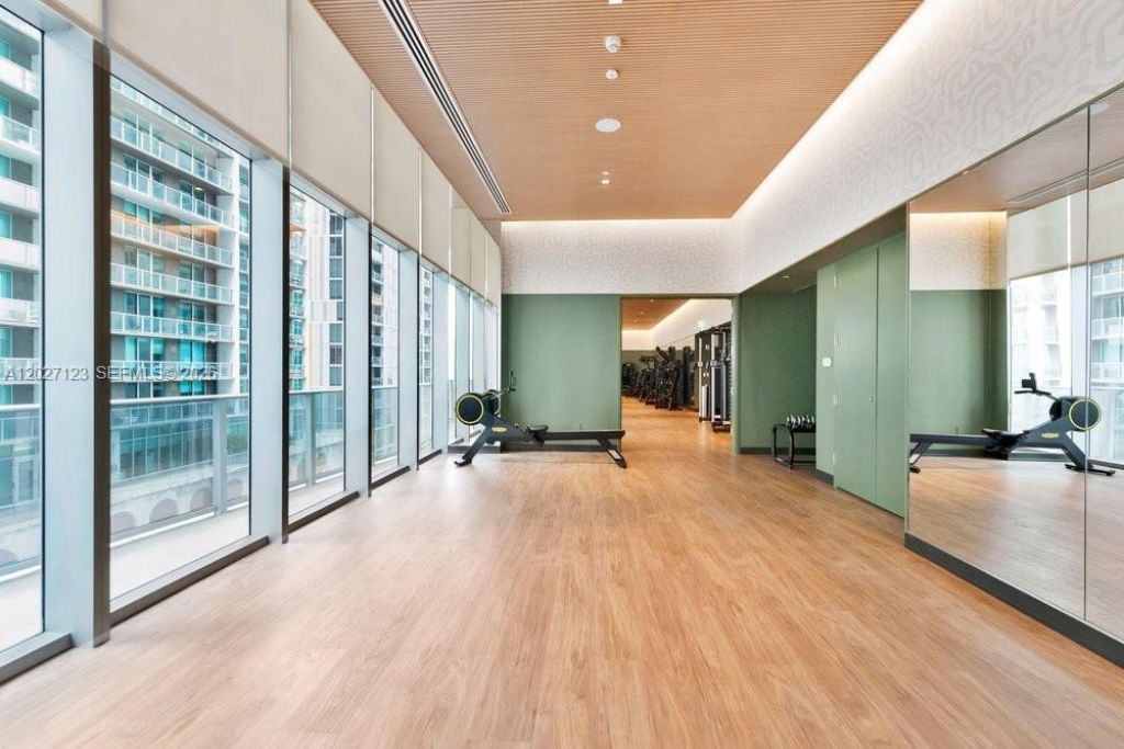 77 SE 5th , Unit 1711, Miami, FL 33131 Photo